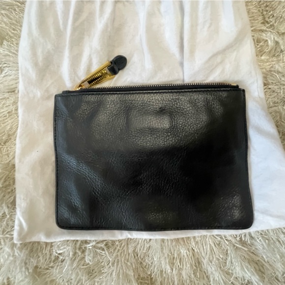 Zipper closure
Like New - Picture 2 of 7